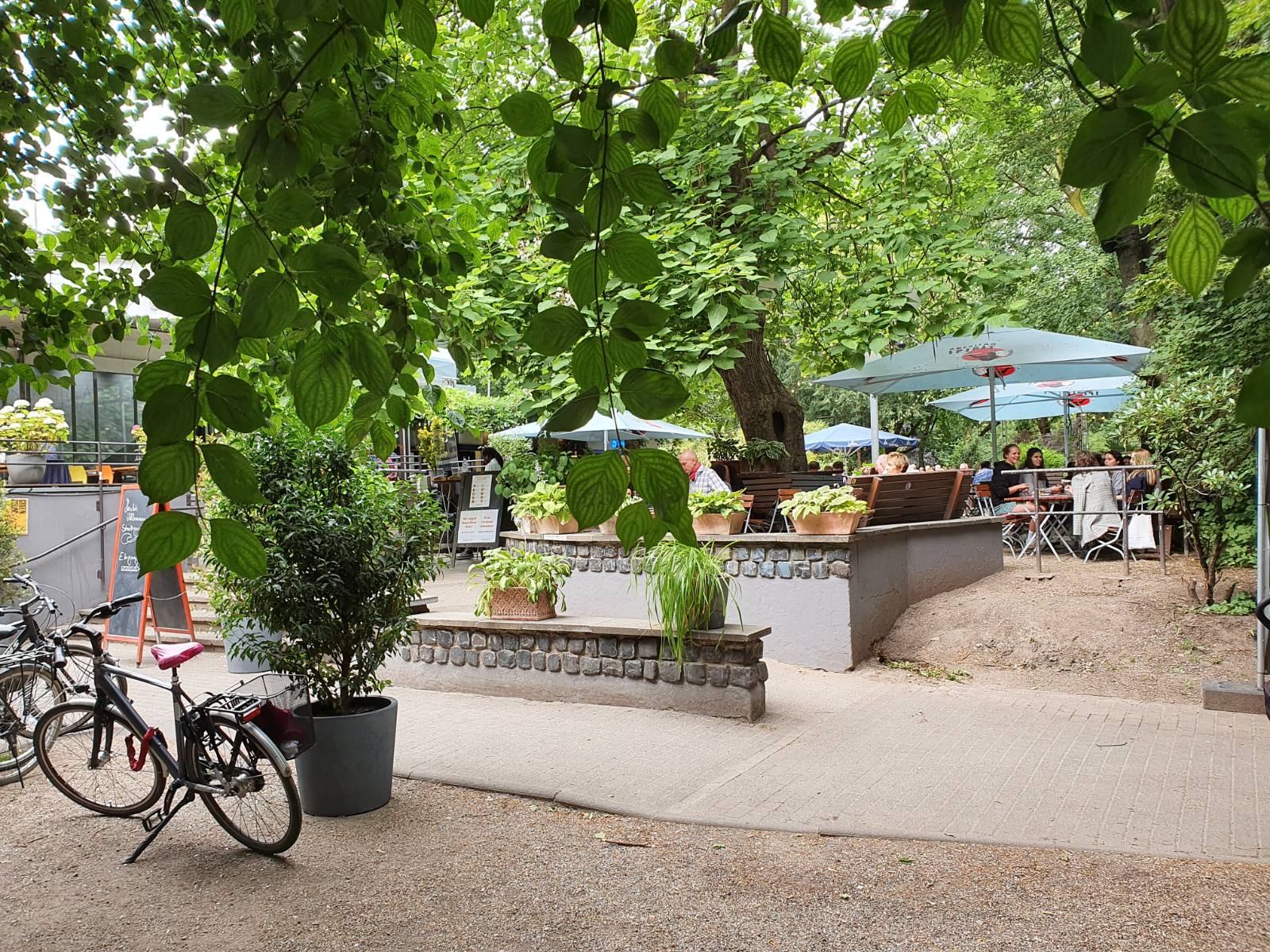 Biergarten gegenüber dem CityPark Hotel